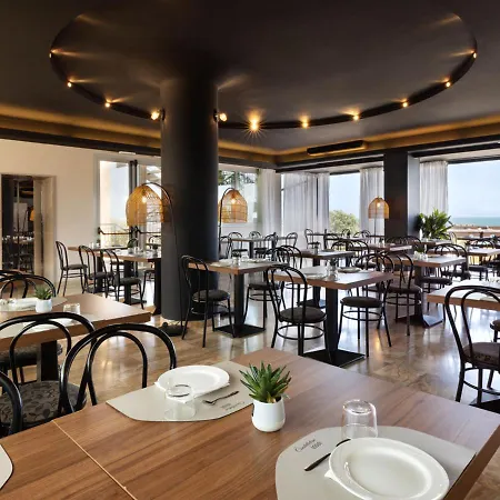 Отель Constellation 3*