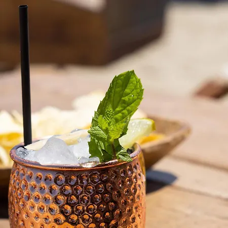 Отель Constellation 3*