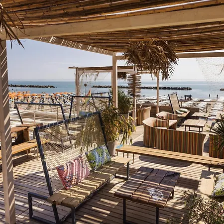 Отель Constellation 3*