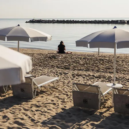 Отель Constellation 3*