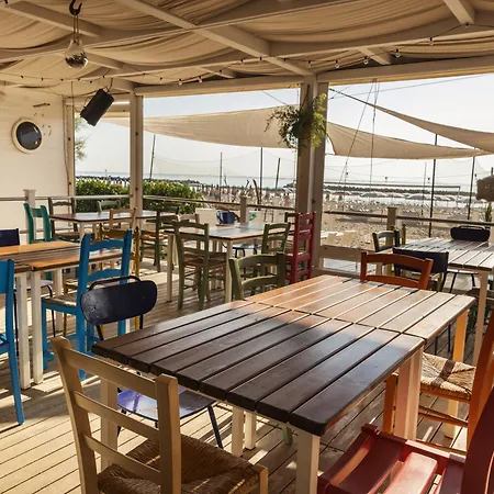 Отель Constellation 3*