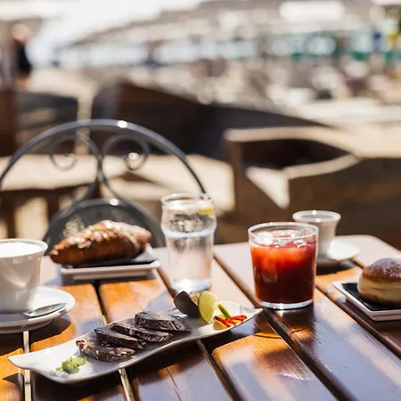 Отель Constellation 3*